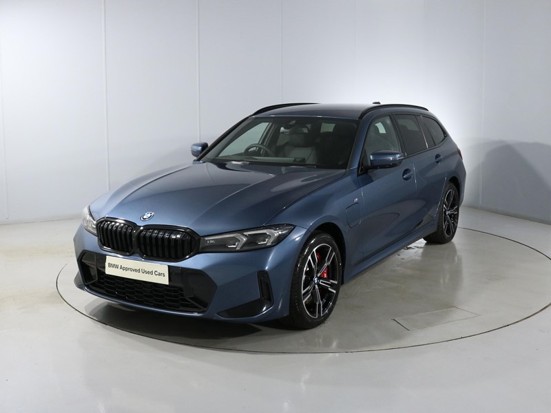 2025 (25) BMW 3 SERIES 330e 22.3 kWh M Sport 5dr Step Auto 4605187