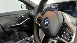 2025 (25) BMW 3 SERIES 330e 22.3 kWh M Sport 5dr Step Auto 4605162