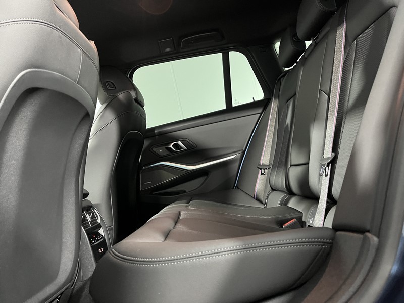 2025 (25) BMW 3 SERIES 330e 22.3 kWh M Sport 5dr Step Auto 4605176