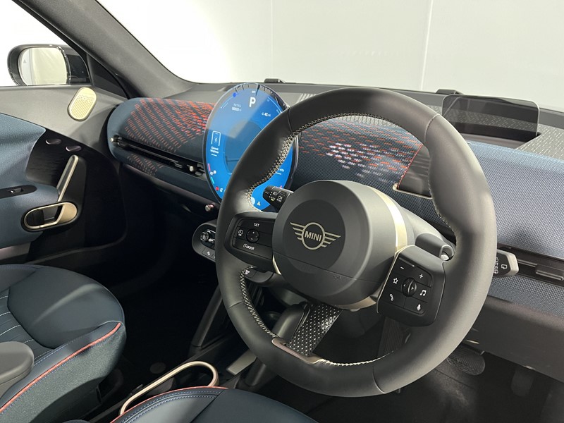 2025 (74) MINI ACEMAN 135kW E Exclusive 43kWh 5dr Auto 4338213