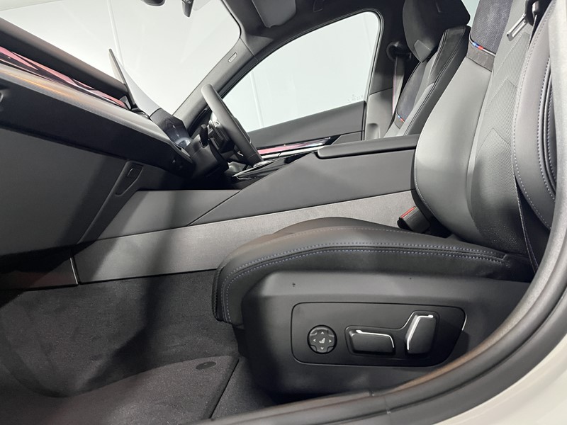 2025 (25) BMW 5 SERIES 520i M Sport Pro 4dr Auto 4687587