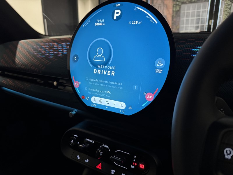 2025 (25) MINI ACEMAN 135kW E Exclusive [Level 2] 43kWh 5dr Auto 5042910