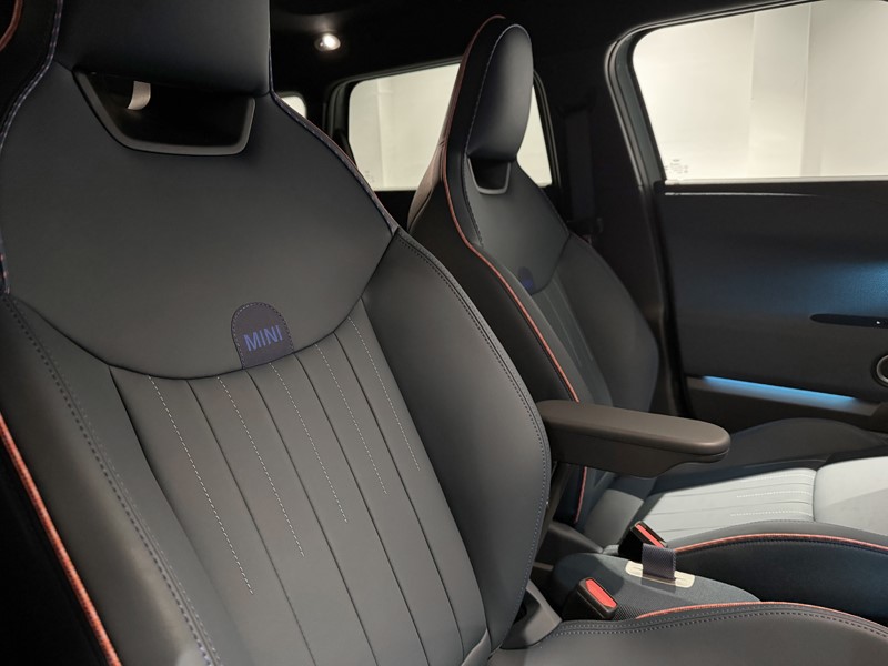 2025 (25) MINI ACEMAN 135kW E Exclusive [Level 2] 43kWh 5dr Auto 5042913