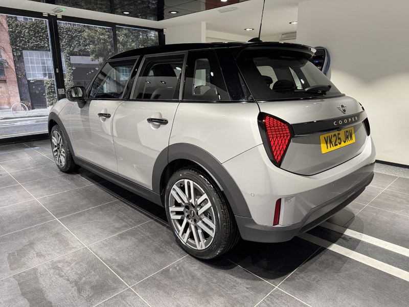 2025 (25) MINI COOPER 2.0 S Classic 5dr Auto