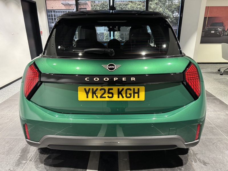 2025 (25) MINI COOPER 1.5 C Exclusive 3dr Auto 5042487