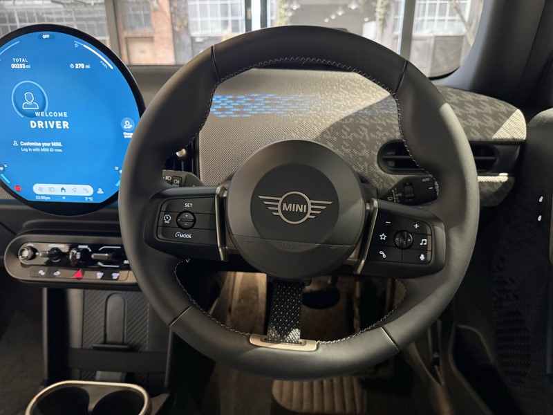 2025 (25) MINI COOPER 1.5 C Exclusive 3dr Auto 5042478