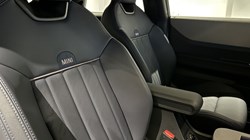 2025 (25) MINI COOPER 1.5 C Exclusive 3dr Auto 5042483