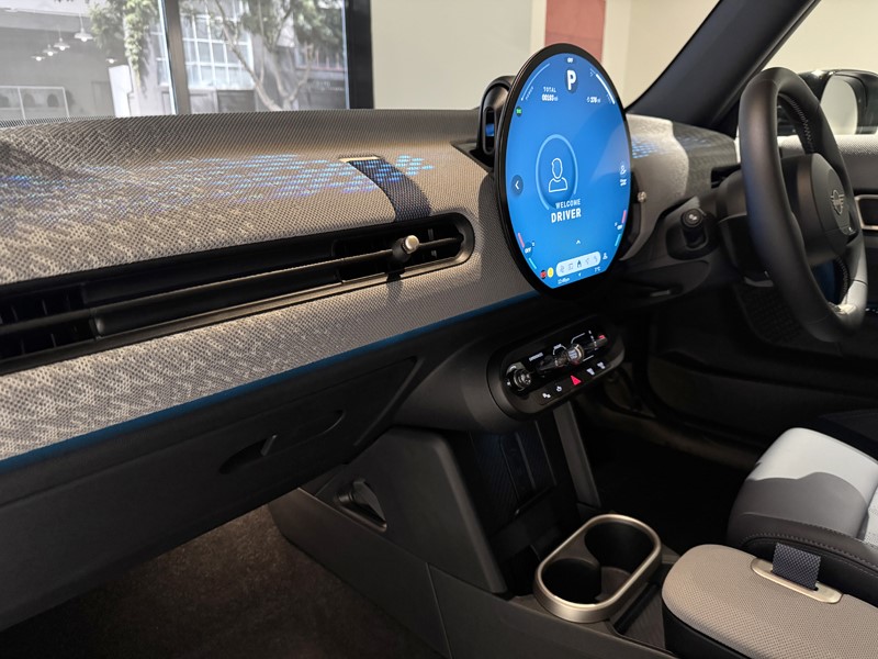 2025 (25) MINI COOPER 1.5 C Exclusive 3dr Auto 5042480