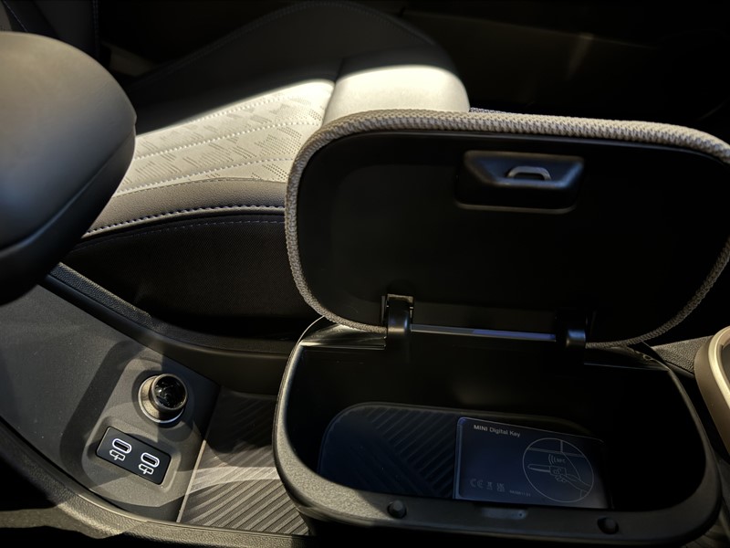 2025 (25) MINI COOPER 1.5 C Exclusive 3dr Auto 5042505