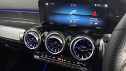 2022 (72) MERCEDES-BENZ GLB 200 AMG Line Premium Plus 5dr 7G-Tronic 4557865