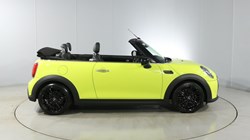 2022 (72) MINI CONVERTIBLE 1.5 Cooper Exclusive 2dr Auto 4605675