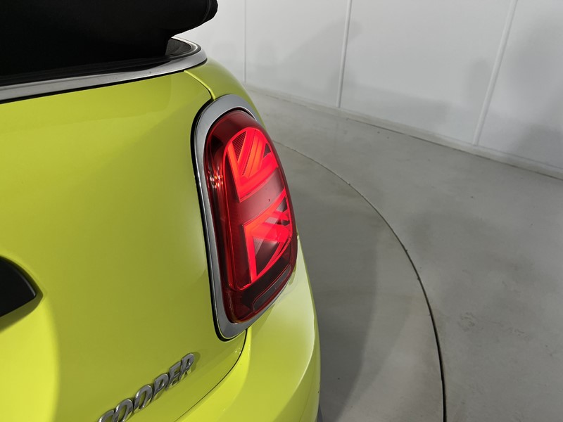 2022 (72) MINI CONVERTIBLE 1.5 Cooper Exclusive 2dr Auto 4605714
