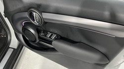 2022 (22) MINI HATCHBACK 1.5 Cooper Exclusive 5dr 4621863