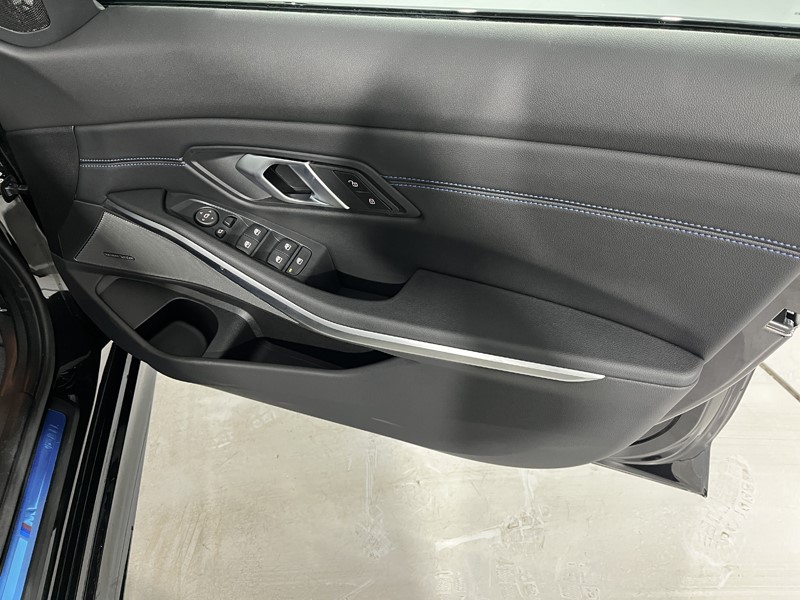 2025 (75) BMW 3 SERIES 320i M Sport 4dr Step Auto 4968518