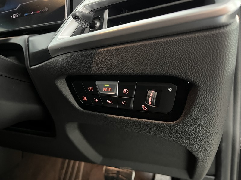 2025 (75) BMW 3 SERIES 320i M Sport 4dr Step Auto 4968520