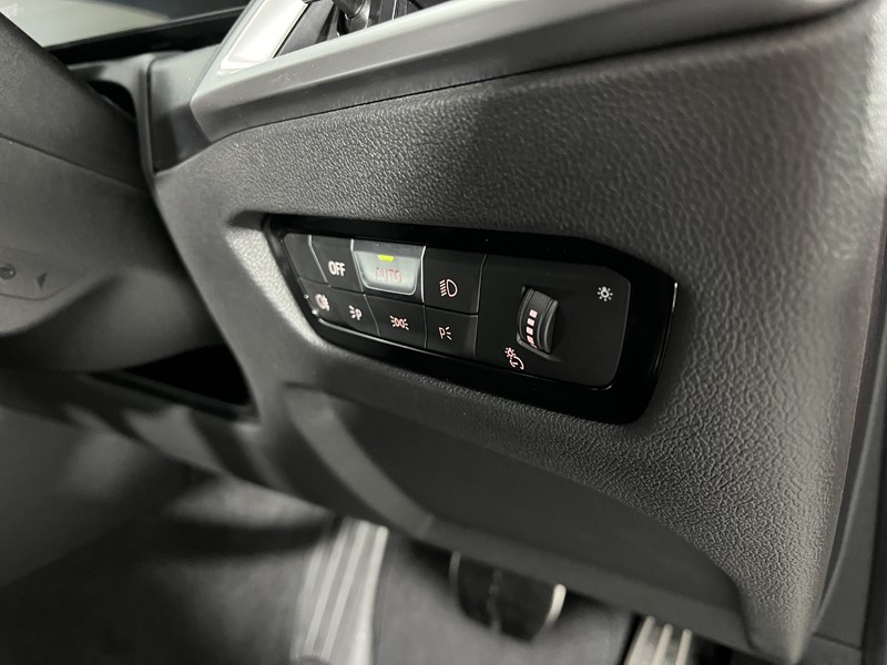 2025 (75) BMW 3 SERIES 320i M Sport 5dr Step Auto 4968717