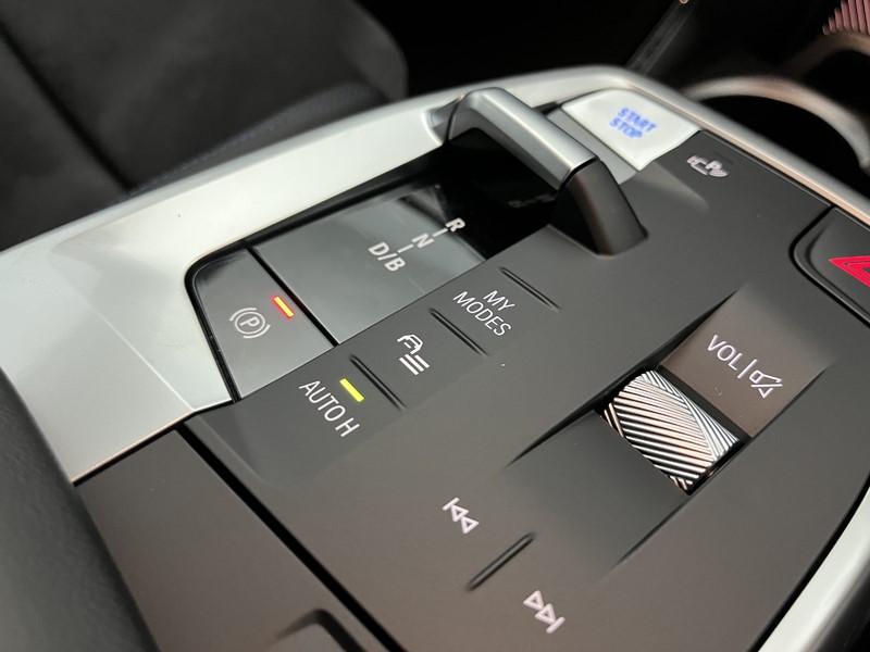 2025 (75) BMW iX2 150kW eDrive20 M Sport 65kWh 5dr Auto 4967426