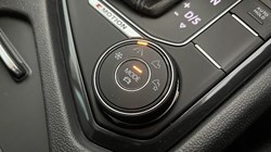 2018 (18) VOLKSWAGEN TIGUAN 2.0 TDi 190 4Motion SE Nav 5dr DSG 4678975
