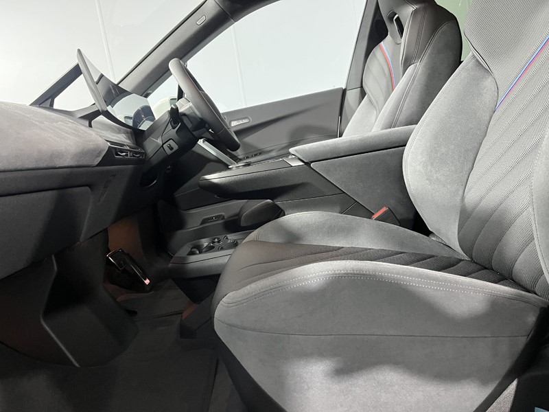 2025 (75) BMW iX 300kW xDrive45 M Sport 101kWh 5dr Auto 5069825