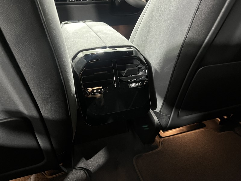 2025 (75) BMW iX 300kW xDrive45 M Sport 101kWh 5dr Auto 5069828