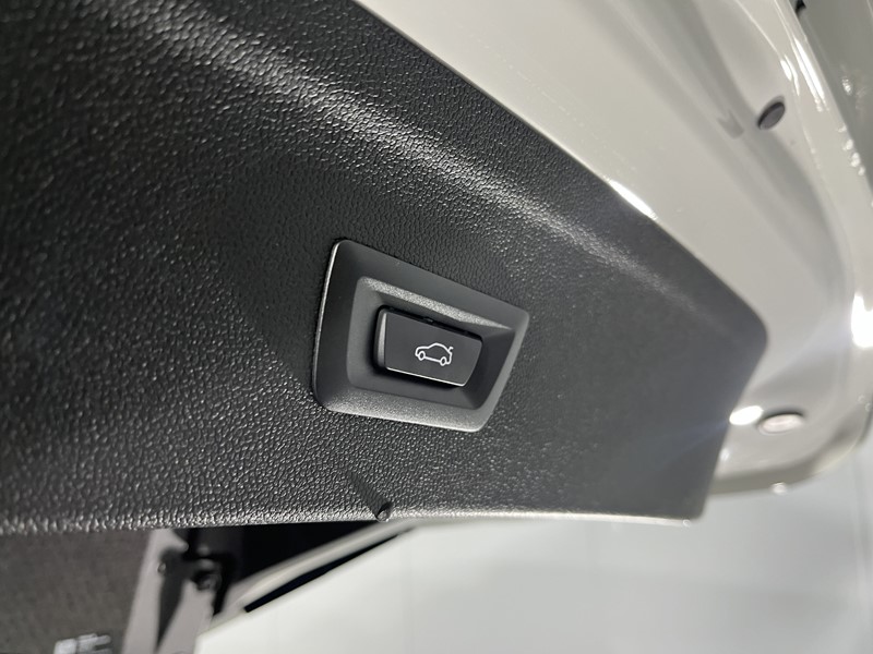 2025 (75) BMW iX 300kW xDrive45 M Sport 101kWh 5dr Auto 5069835