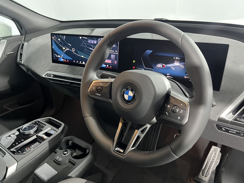 2025 (75) BMW iX 300kW xDrive45 M Sport 101kWh 5dr Auto 5069796