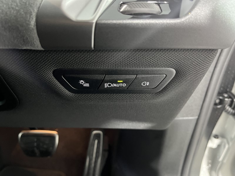 2025 (75) BMW iX 300kW xDrive45 M Sport 101kWh 5dr Auto 5069811