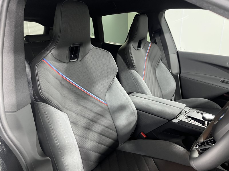 2025 (75) BMW iX 300kW xDrive45 M Sport 101kWh 5dr Auto 5069801