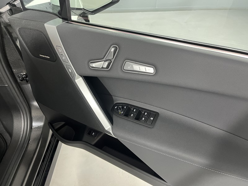 2025 (75) BMW iX 300kW xDrive45 M Sport 101kWh 5dr Auto 5069809