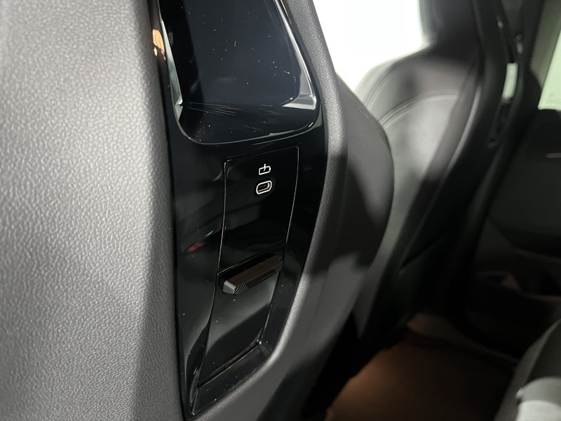 2025 (75) BMW iX 300kW xDrive45 M Sport 101kWh 5dr Auto 5069829