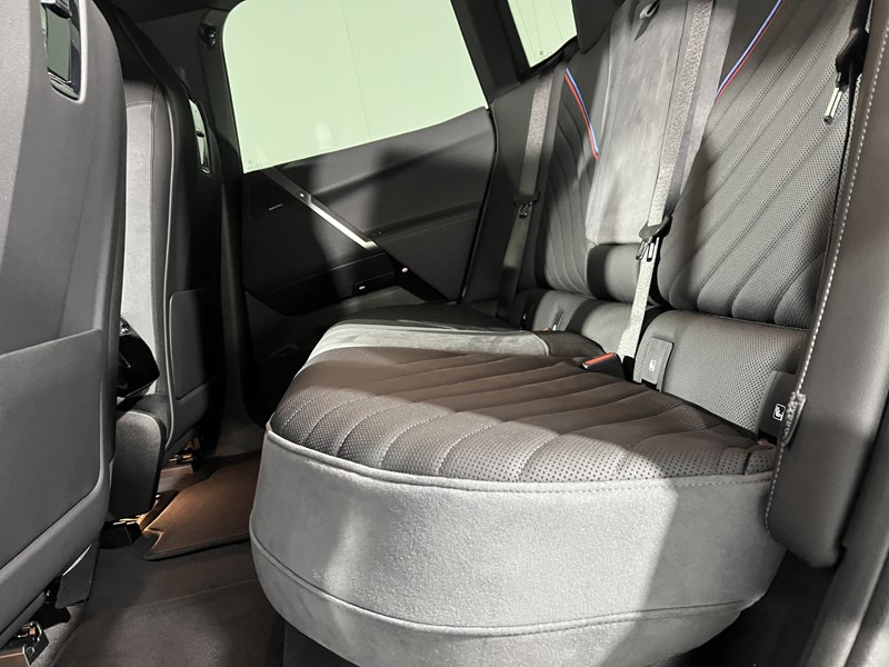 2025 (75) BMW iX 300kW xDrive45 M Sport 101kWh 5dr Auto 5069826