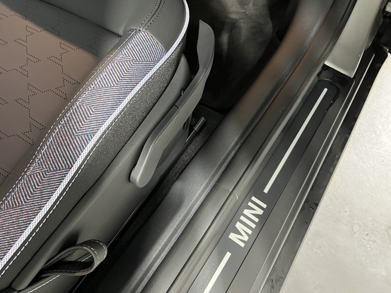 2025 (75) MINI COOPER 135kW E Classic 41kWh 3dr Auto 5316175