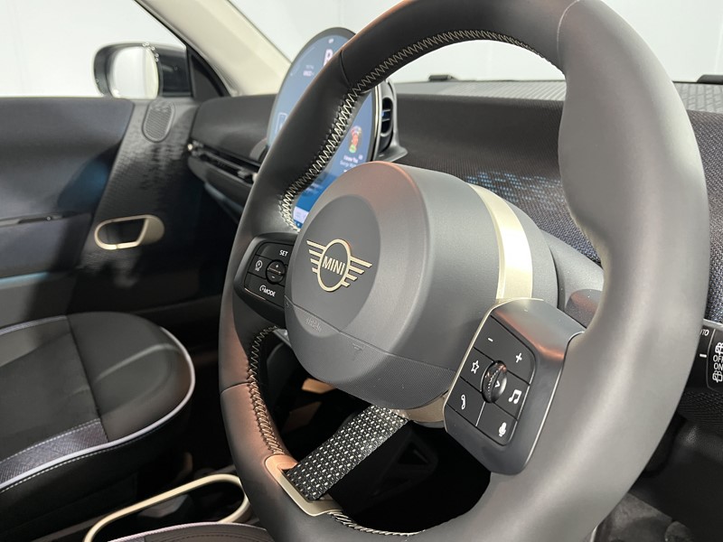 2025 (75) MINI COOPER 135kW E Classic 41kWh 3dr Auto 5316177