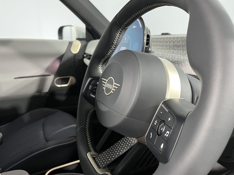 2025 (75) MINI COOPER 160kW SE Exclusive 54kWh 3dr Auto 5316219