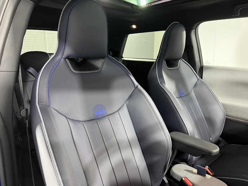 2025 (75) MINI COOPER 160kW SE Exclusive 54kWh 3dr Auto 5316207