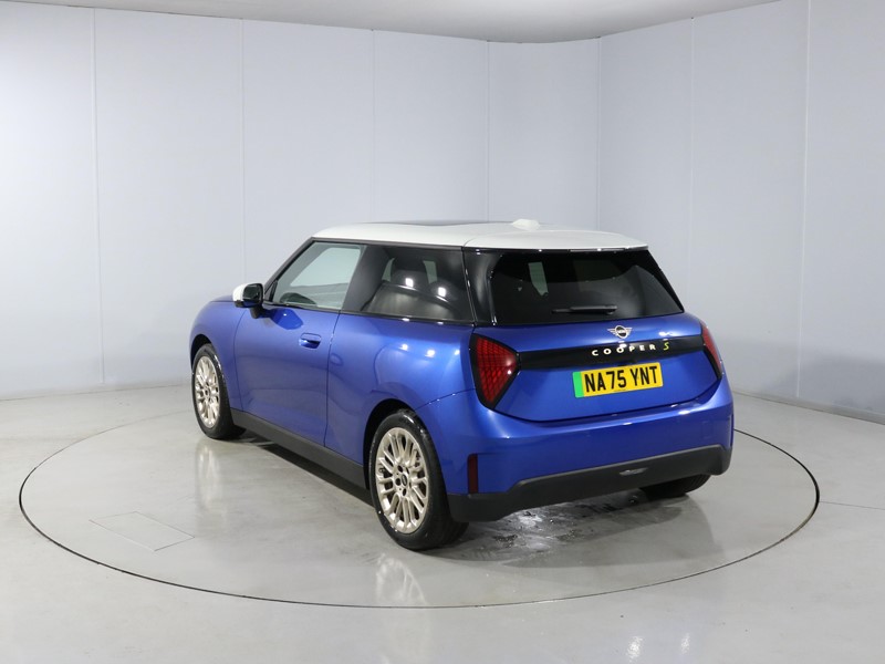 2025 (75) MINI COOPER 160kW SE Exclusive 54kWh 3dr Auto
