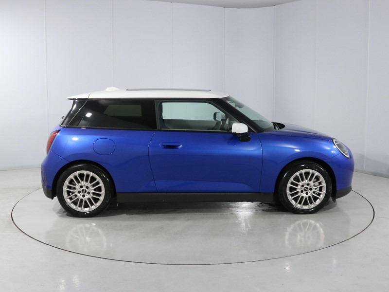 2025 (75) MINI COOPER 160kW SE Exclusive 54kWh 3dr Auto 5316199