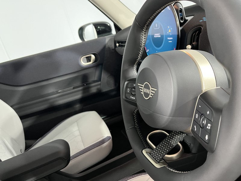 2025 (75) MINI COOPER 1.5 C Classic 3dr Auto 5315479