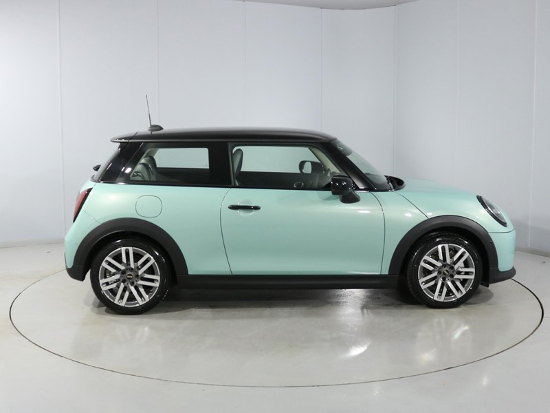 2025 (75) MINI COOPER 1.5 C Classic 3dr Auto 5315461