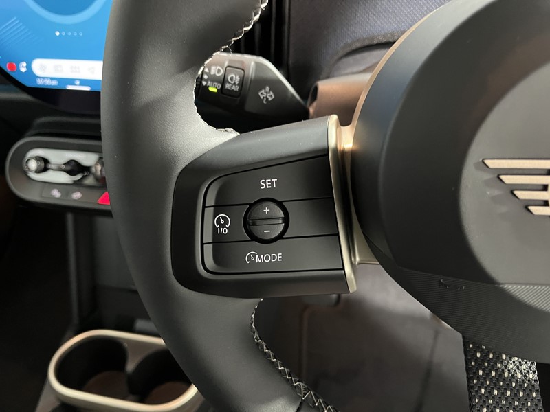 2025 (75) MINI COOPER 1.5 C Classic 3dr Auto 5315480