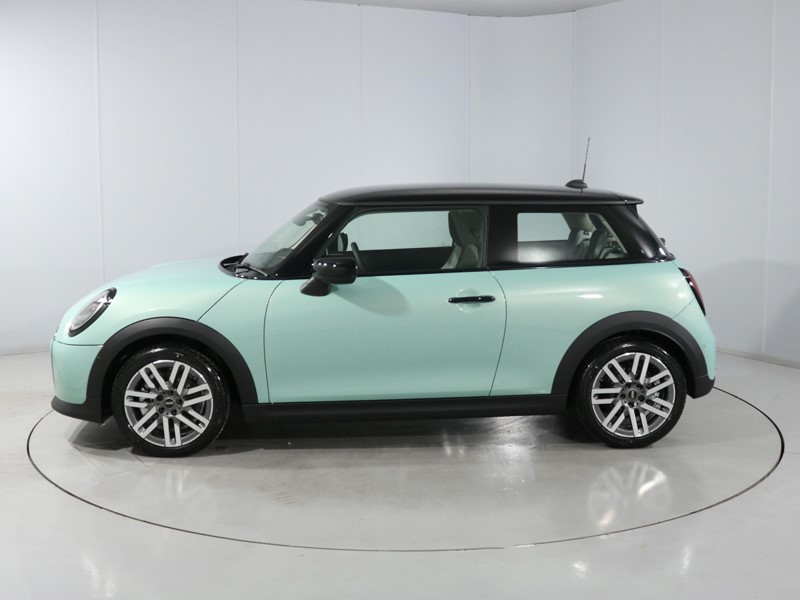 2025 (75) MINI COOPER 1.5 C Classic 3dr Auto 5315499
