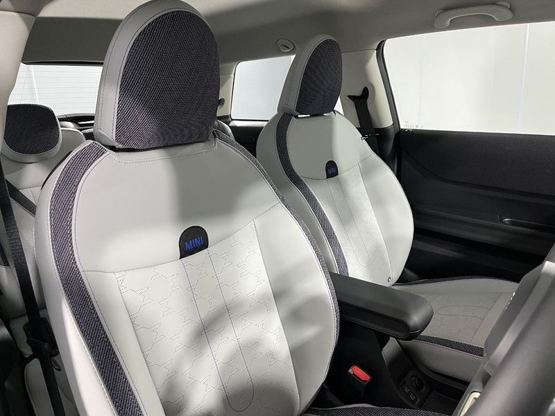 2025 (75) MINI COOPER 1.5 C Classic 3dr Auto 5315469
