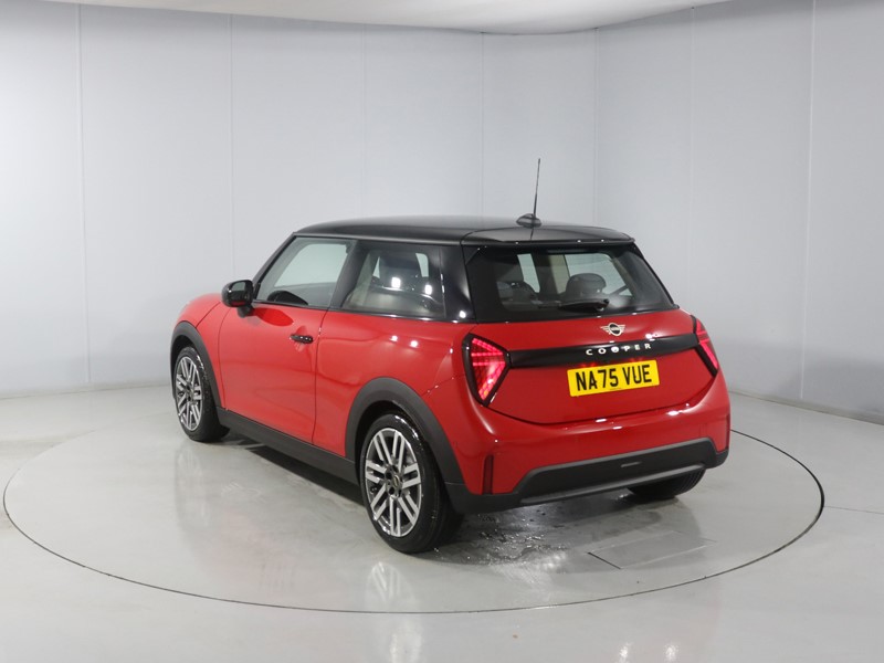 2025 (75) MINI COOPER 1.5 C Classic 3dr Auto 5315273