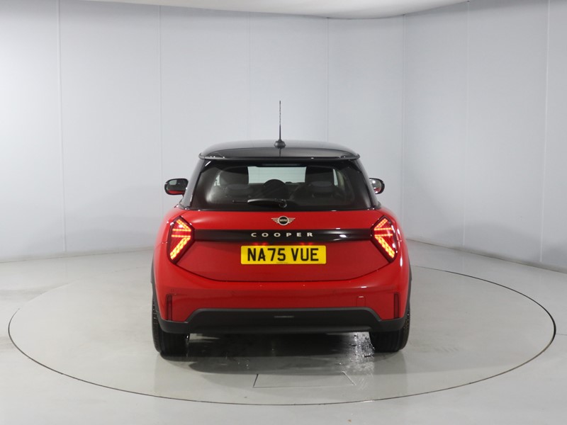 2025 (75) MINI COOPER 1.5 C Classic 3dr Auto 5315286