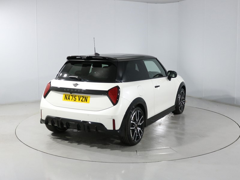2025 (75) MINI COOPER 1.5 C Sport 3dr Auto 5315369