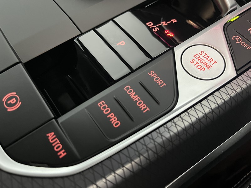 2025 (25) BMW 3 SERIES 320i M Sport 4dr Step Auto 4742171