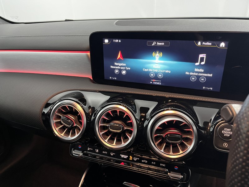 2021 (21) MERCEDES-BENZ A CLASS A35 4Matic Premium 5dr Auto 4729617