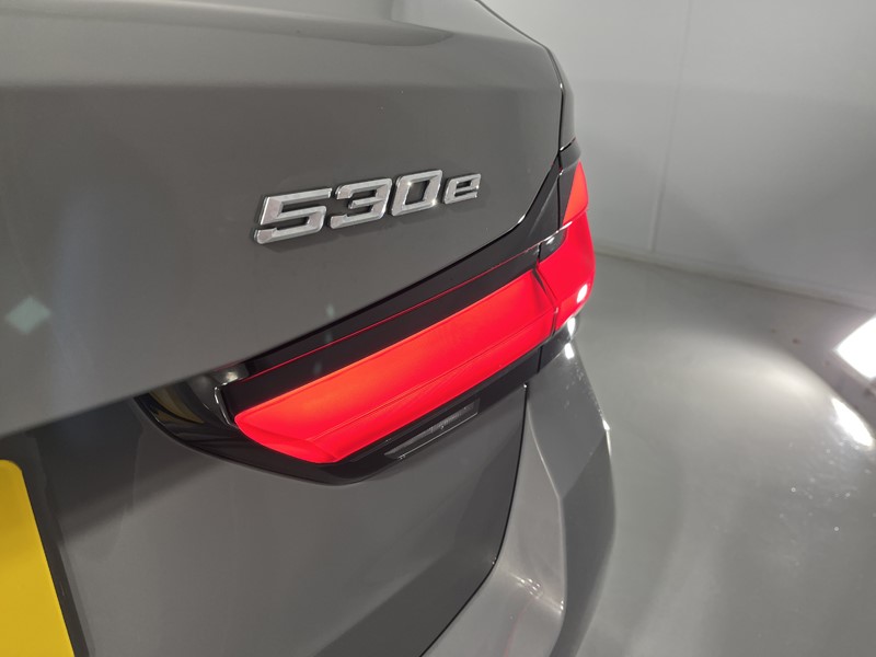 2022 (22) BMW 5 SERIES 530e M Sport 5dr Auto 4774665