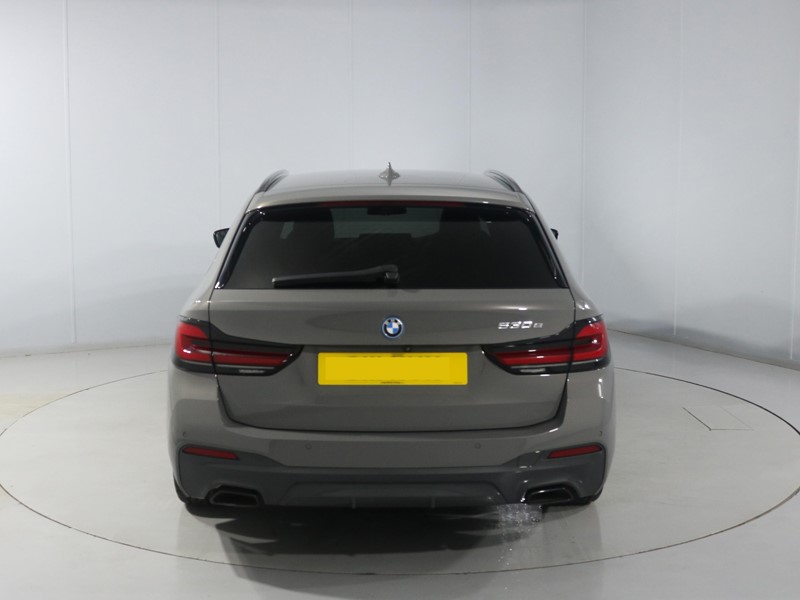 2022 (22) BMW 5 SERIES 530e M Sport 5dr Auto 4774633