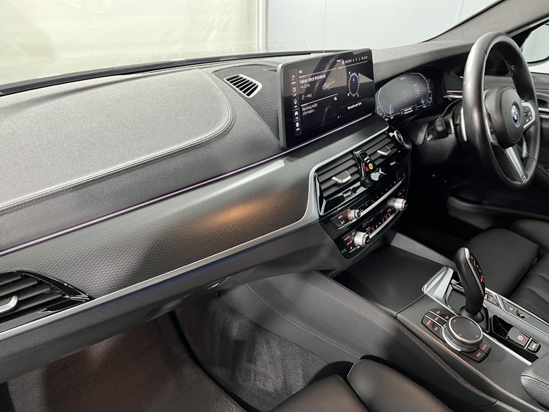 2022 (22) BMW 5 SERIES 530e M Sport 5dr Auto 4774625